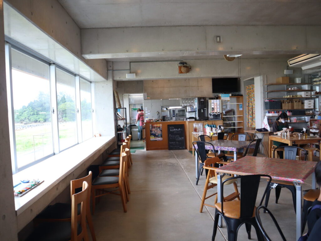 琉球窯の店内の様子